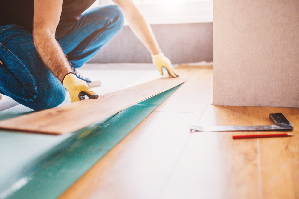 Comment poser un sol en parquet flottant soi-même